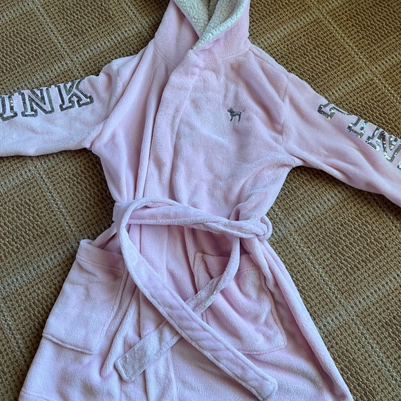 Cozy PINK robe with hood and front pockets. Size M/L - Picture 5 of 6